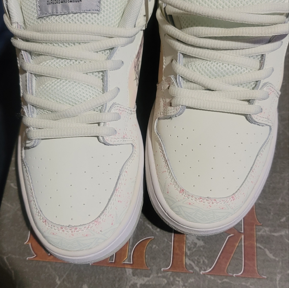 Shoes - Picture 4 of 5